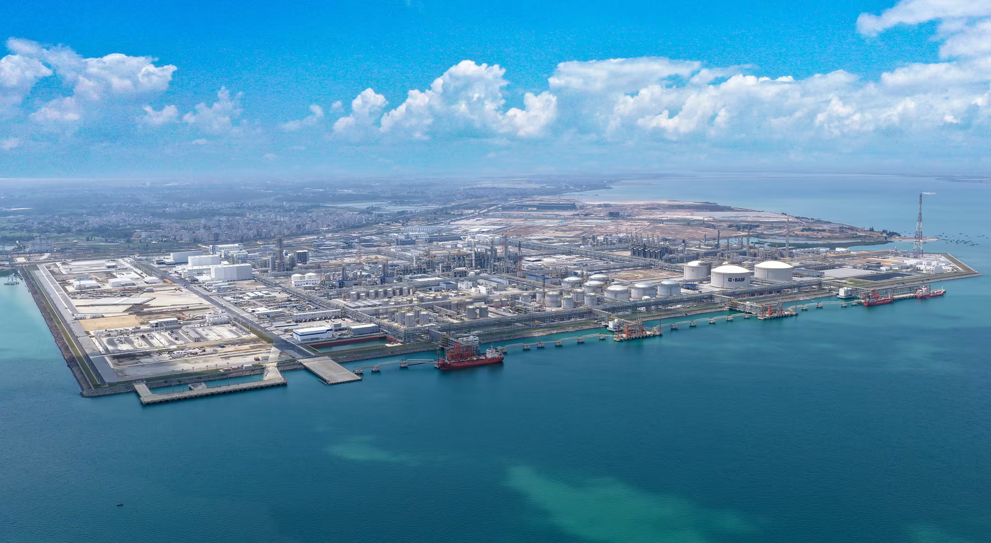 1774590743125625.jpg 巴斯夫全面启用在华全新世界级一体化基地.jpg